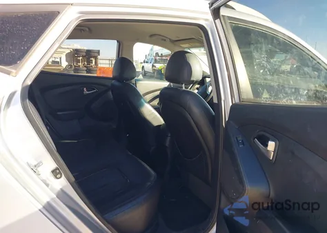 2013 Hyundai Tucson Limited z USA, uszkodzony, nr VIN KM8JU3AC4DU555613